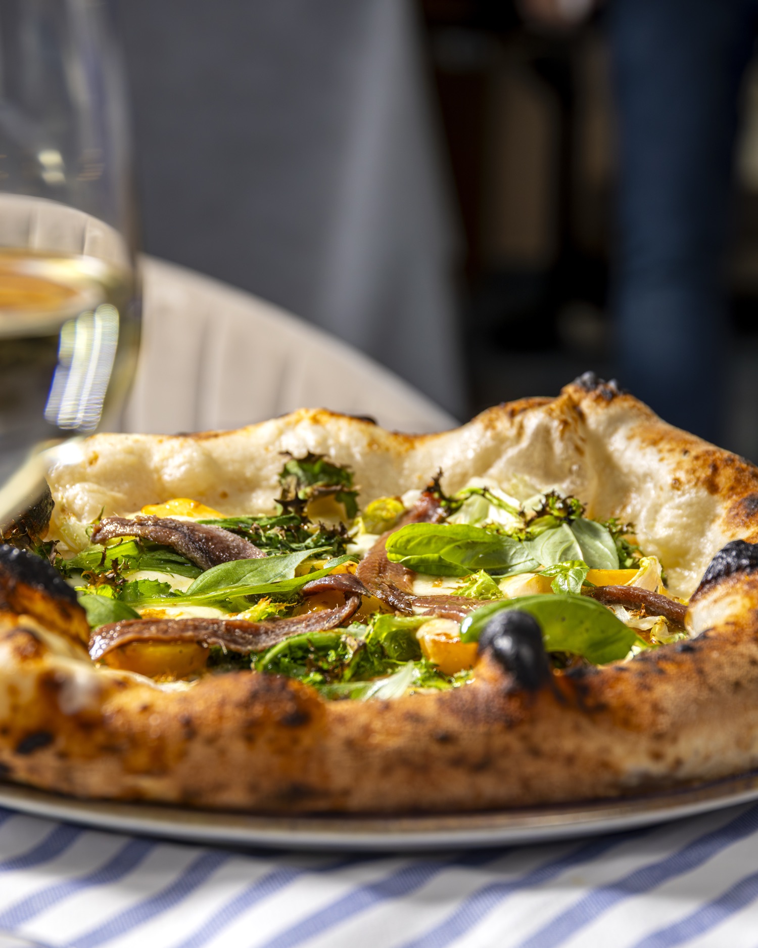 Pizza napoletana appena sfornata